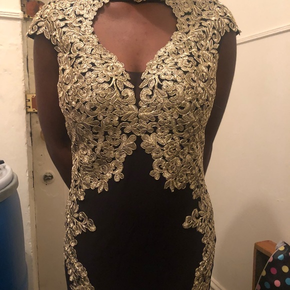 Mid-Length Dress - Picture 3 of 5